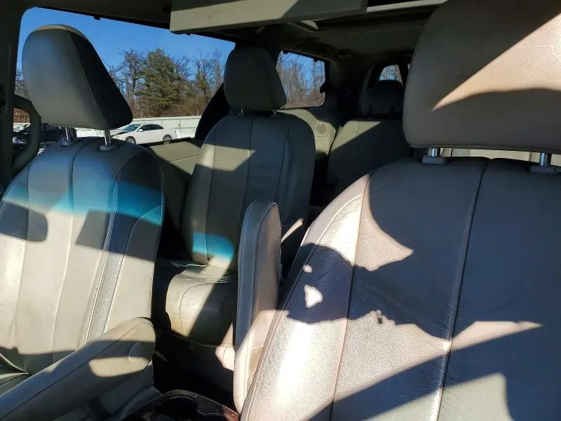 2014 TOYOTA SIENNA XLE  