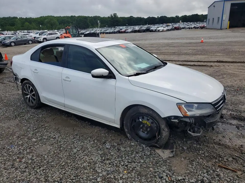 2017 VOLKSWAGEN JETTA SE  