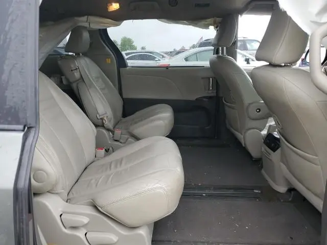 2012 TOYOTA SIENNA XLE  