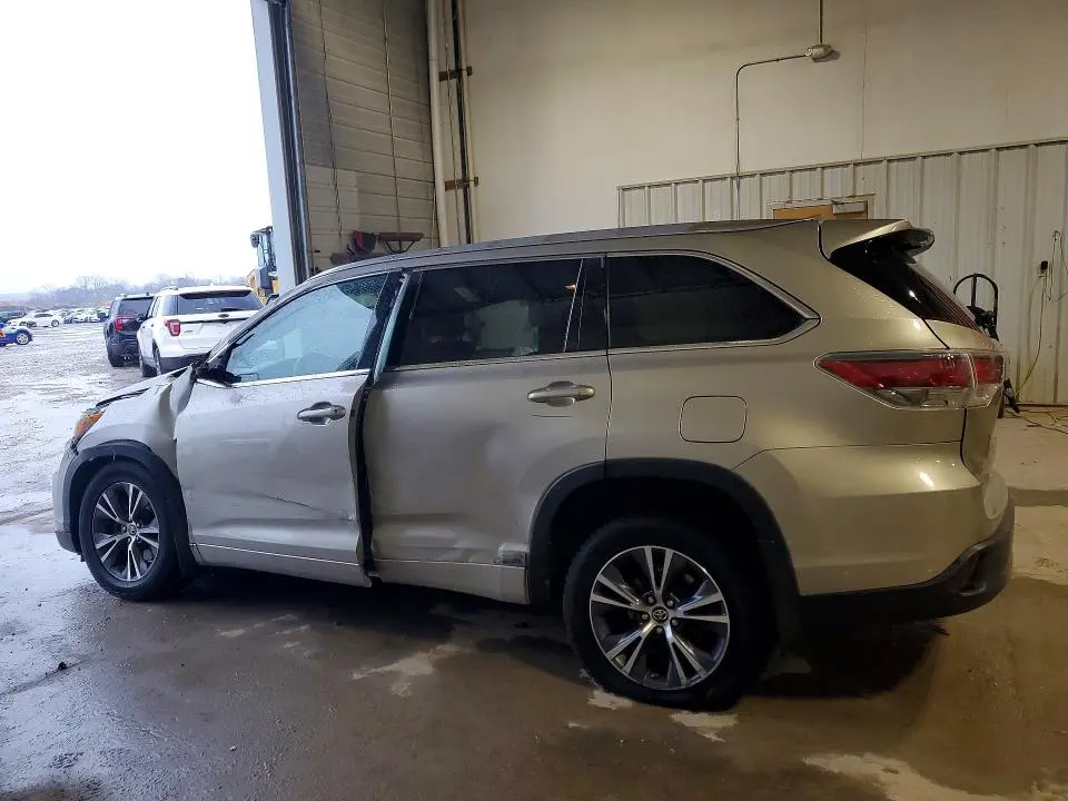 2016 TOYOTA HIGHLANDER XLE  