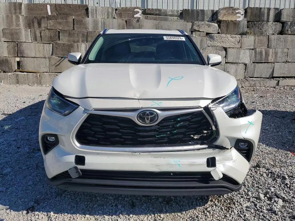 2021 TOYOTA HIGHLANDER XLE  