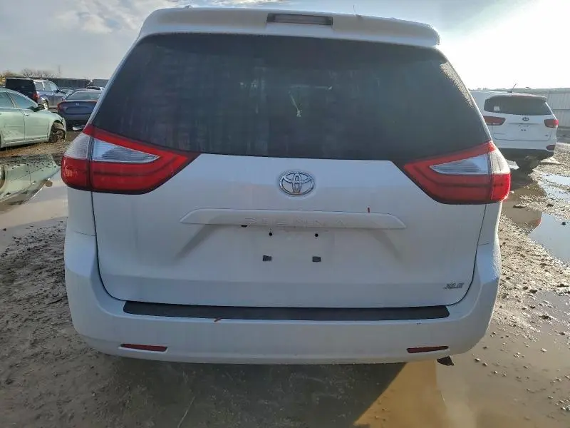 2015 TOYOTA SIENNA XLE  