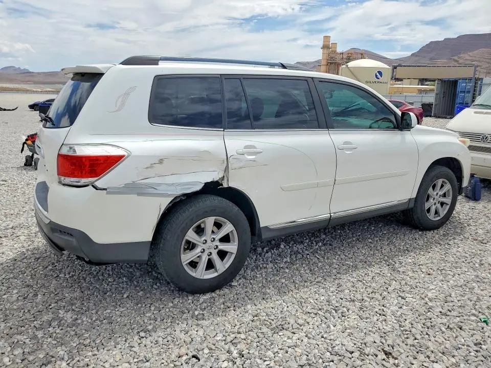 2012 TOYOTA HIGHLANDER SE  