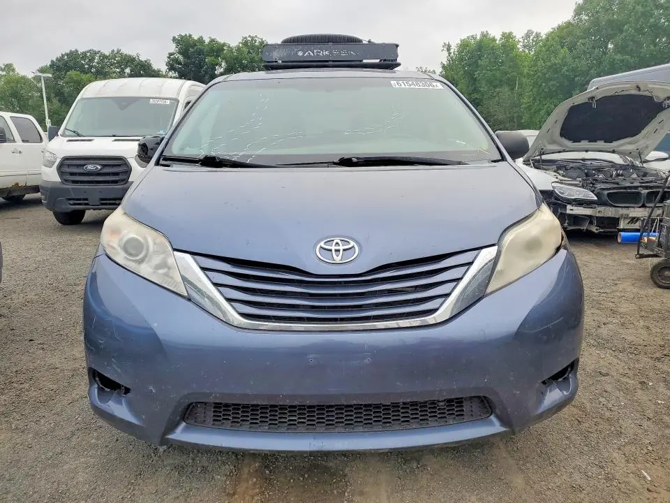 2015 TOYOTA SIENNA LE  