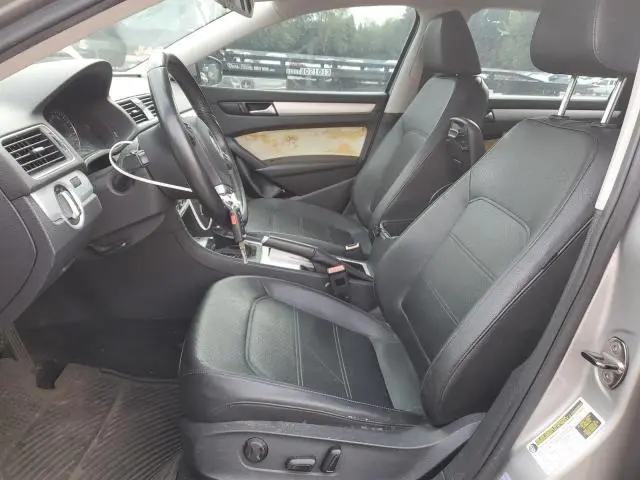 2012 VOLKSWAGEN PASSAT SE