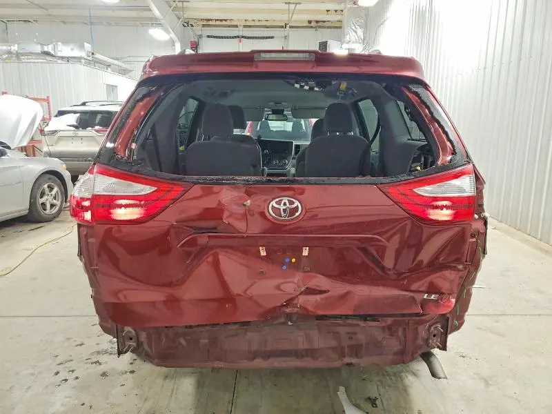 2019 TOYOTA SIENNA LE  