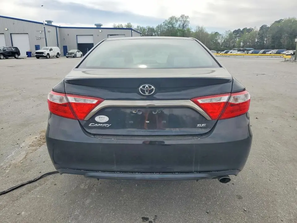 2016 TOYOTA CAMRY SE  