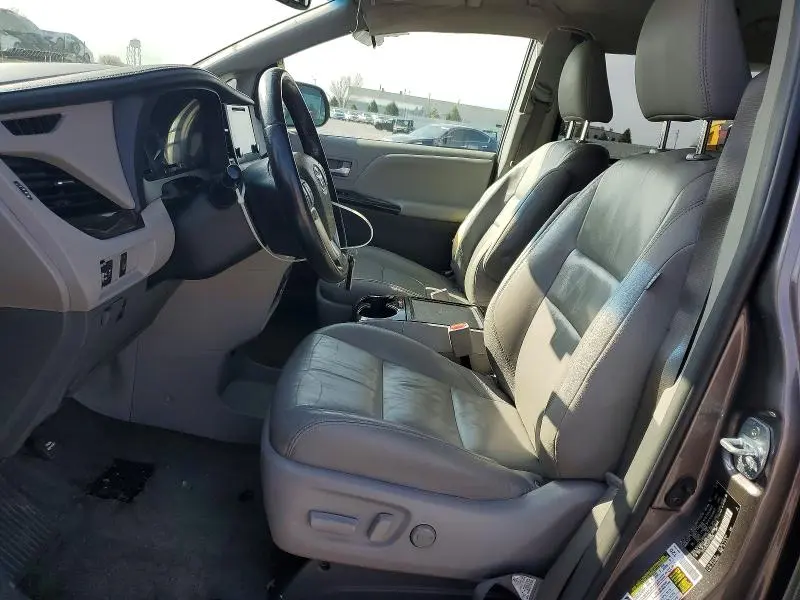 2016 TOYOTA SIENNA XLE 8-PASSENGER  