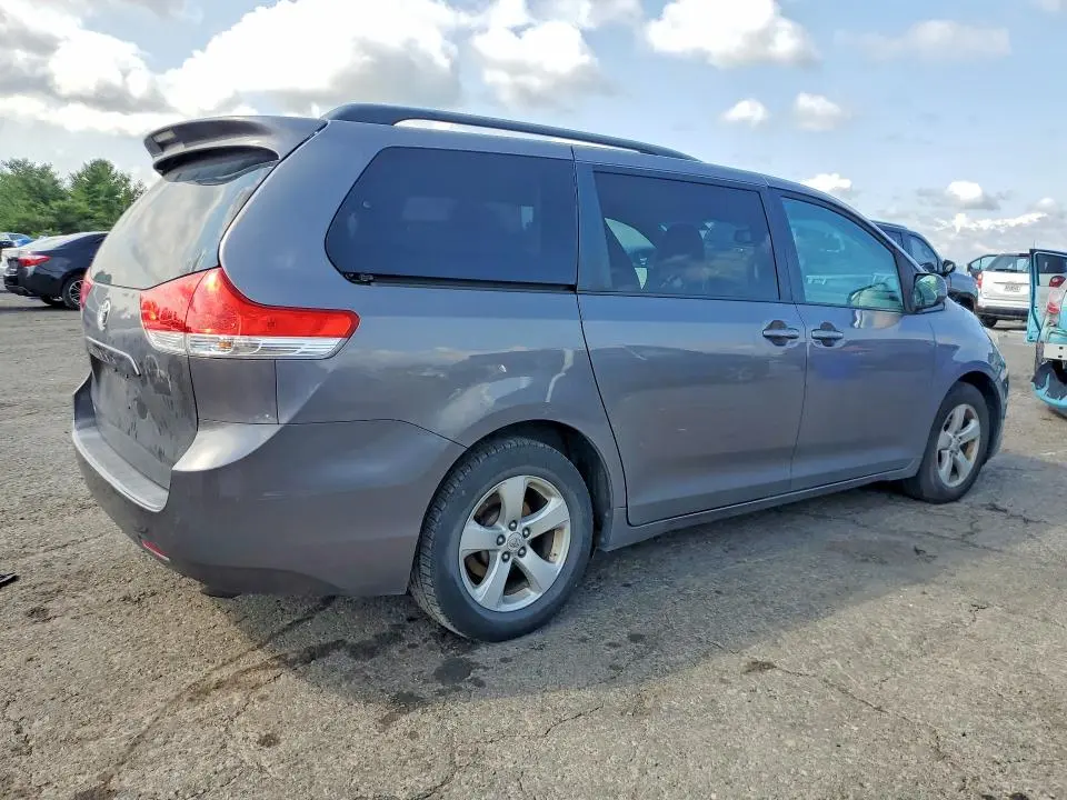 2011 TOYOTA SIENNA LE  