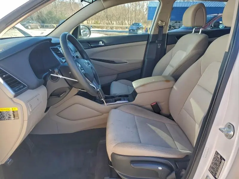 2016 HYUNDAI TUCSON SE  