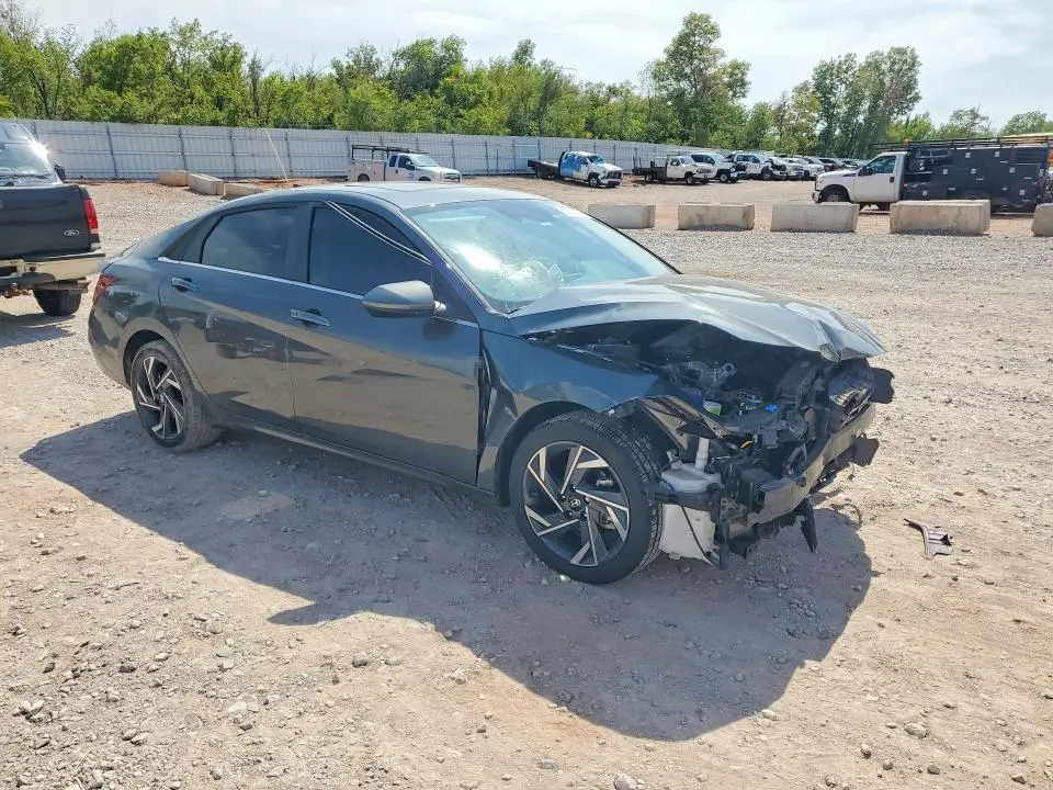 2025 HYUNDAI ELANTRA SEL  