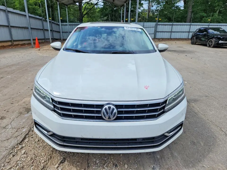 2017 VOLKSWAGEN PASSAT SE  