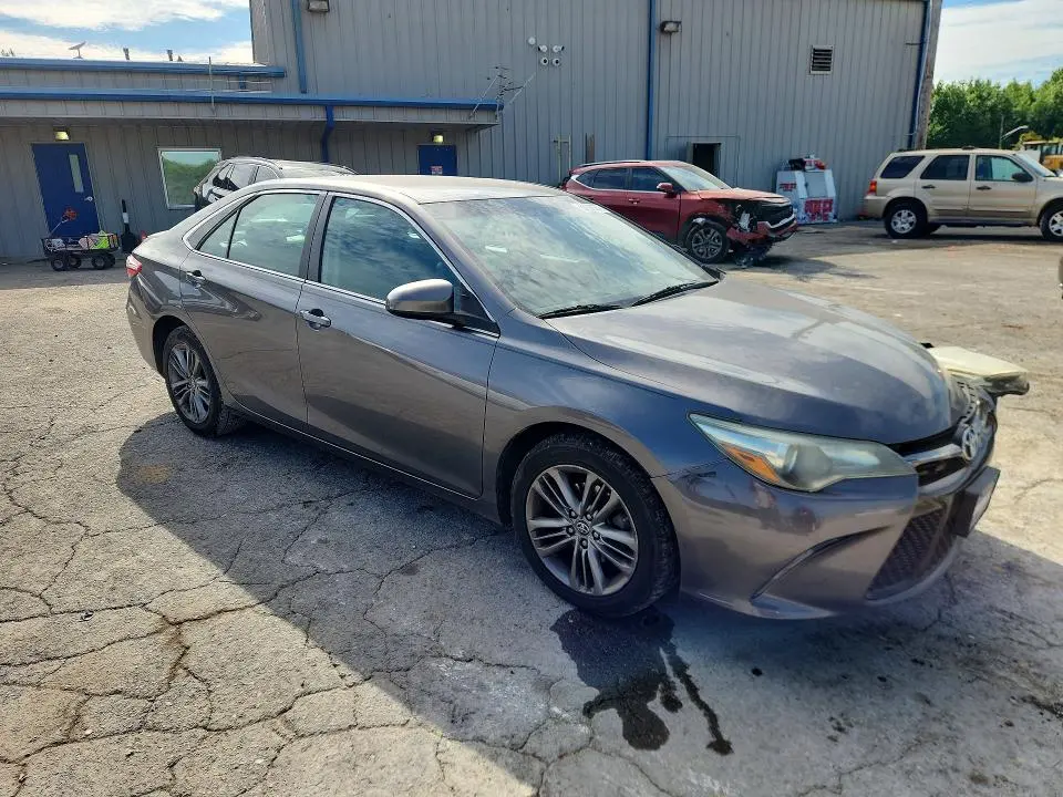 2016 TOYOTA CAMRY SE  