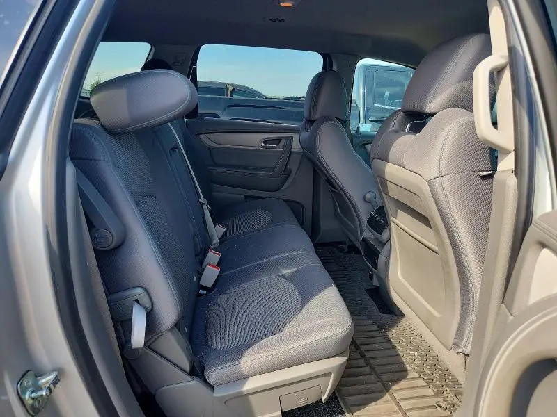 2016 CHEVROLET TRAVERSE LS  