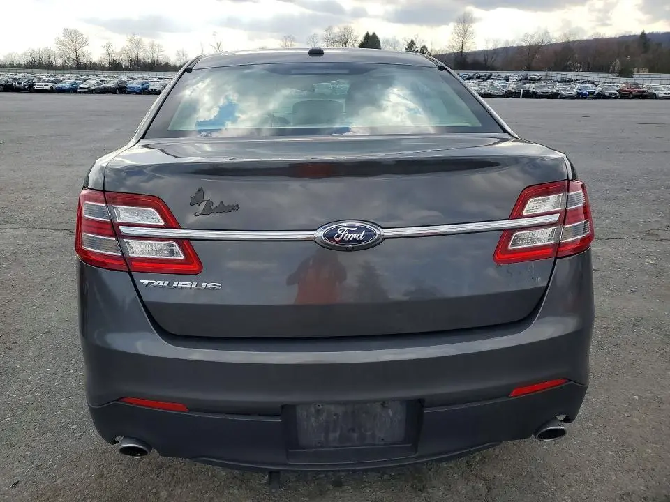 2015 FORD TAURUS SE  