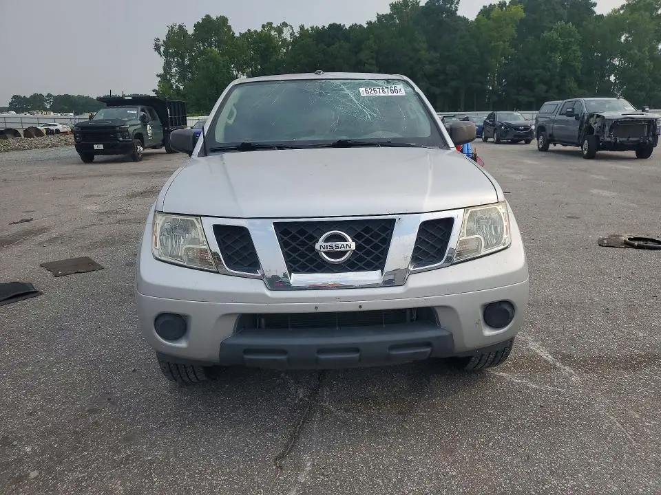 2015 NISSAN FRONTIER SV  