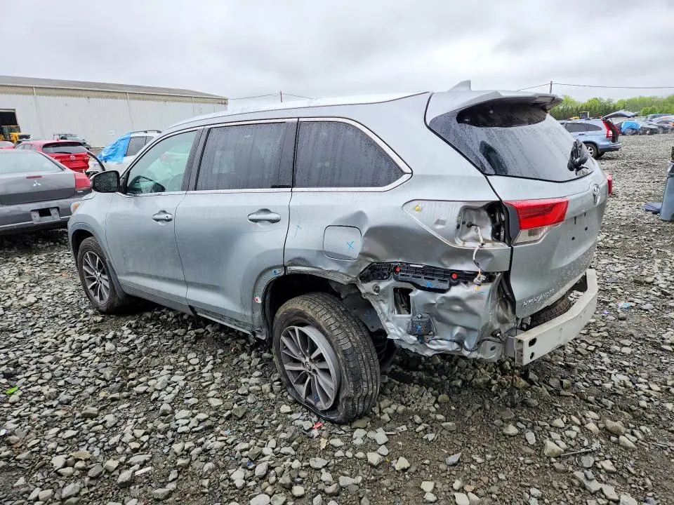 2019 TOYOTA HIGHLANDER XLE  