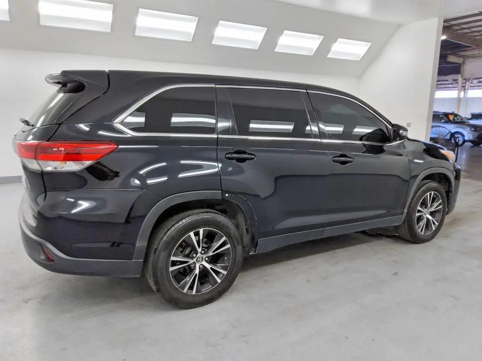 2019 TOYOTA HIGHLANDER LE  