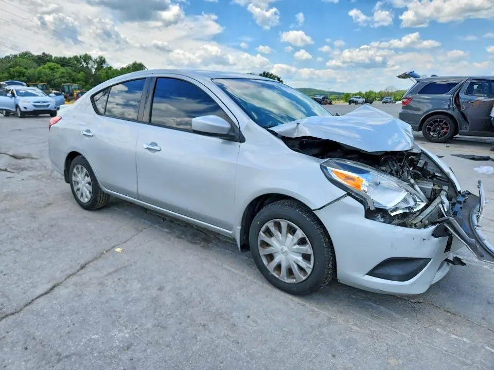 2019 NISSAN VERSA SV  