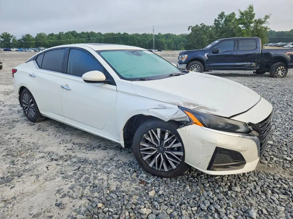 2023 NISSAN ALTIMA SV  