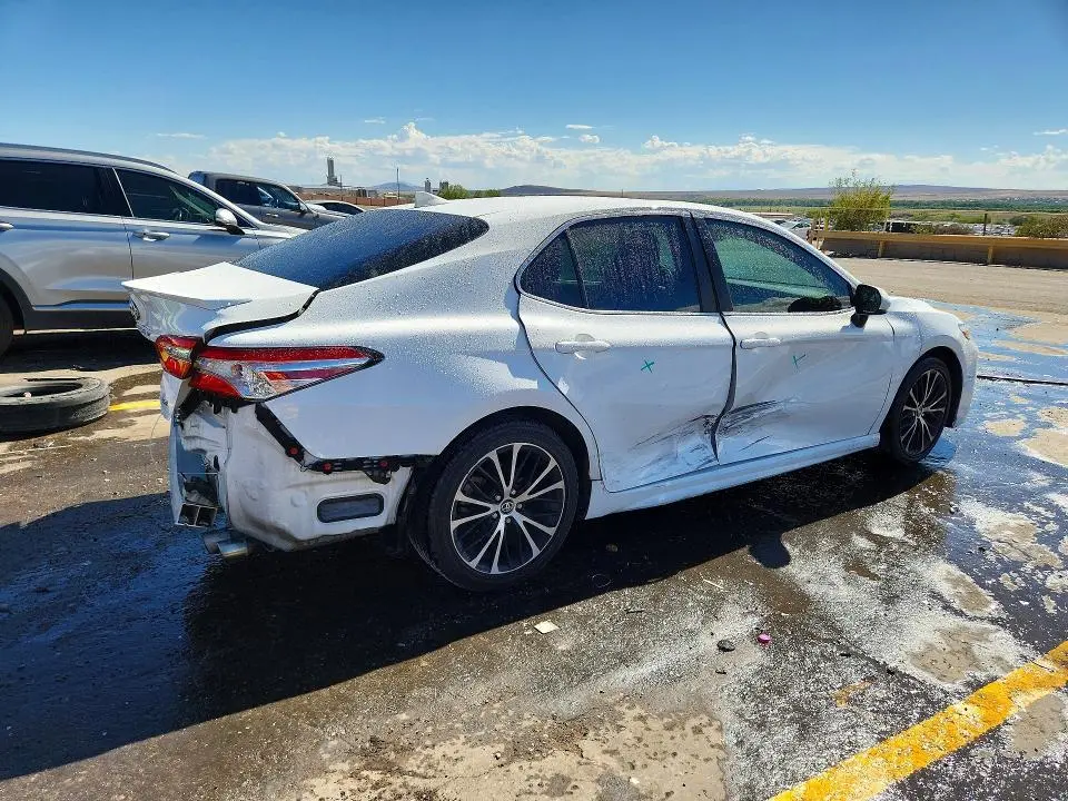2020 TOYOTA CAMRY SE  