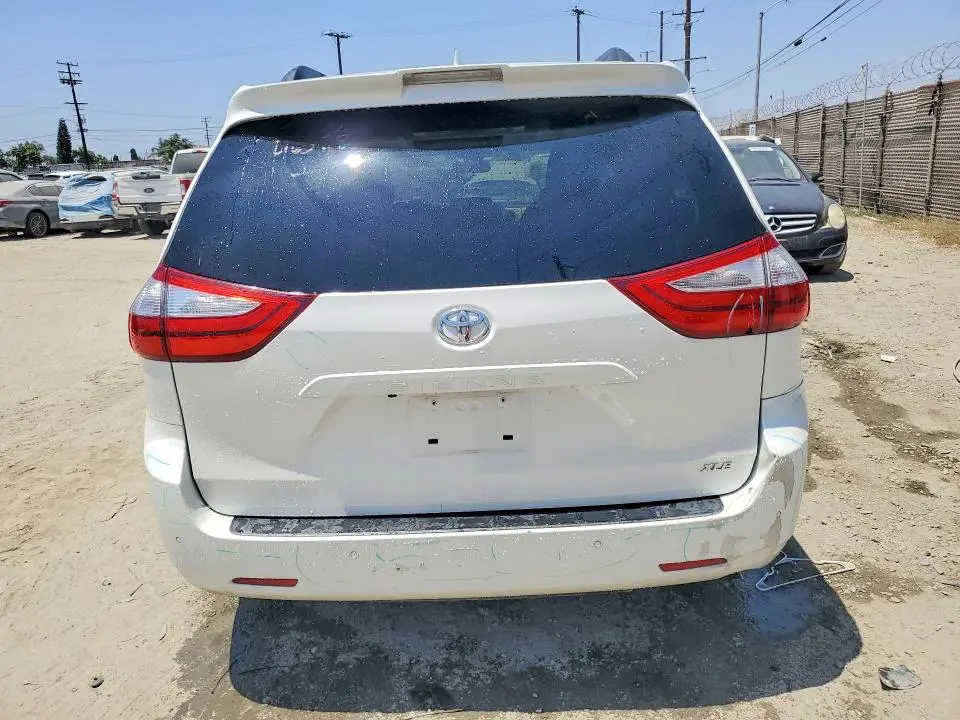 2019 TOYOTA SIENNA XLE PREMIUM 8-PASSENGER  