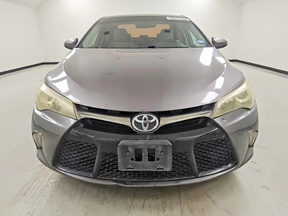 2015 TOYOTA CAMRY SE  