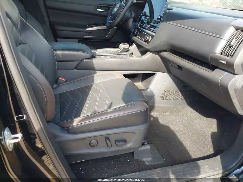 2024 NISSAN PATHFINDER PLATINUM FWD