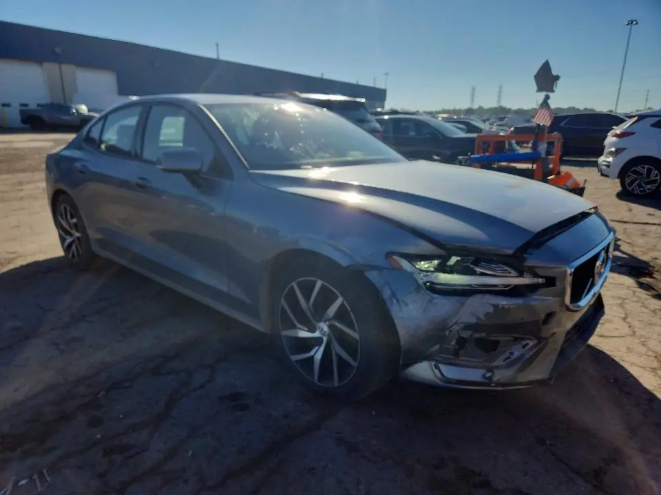 2020 VOLVO S60 T5 MOMENTUM  