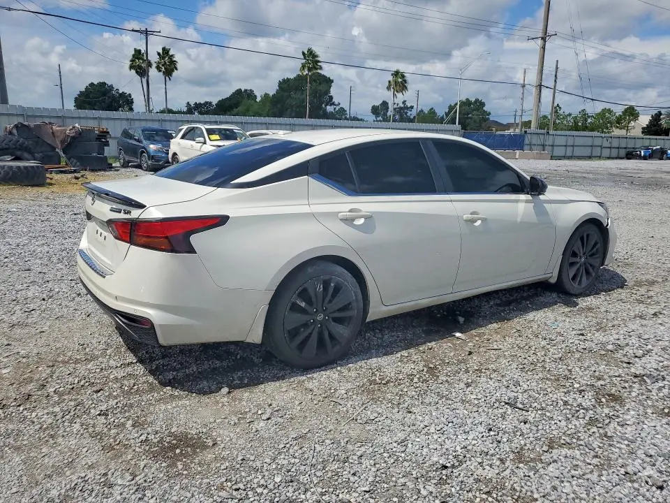 2022 NISSAN ALTIMA SR  