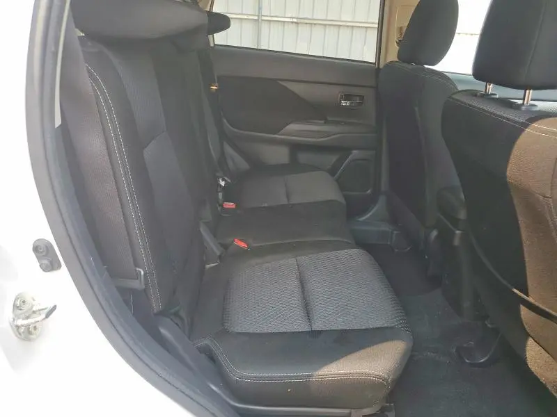 2017 MITSUBISHI OUTLANDER SE  