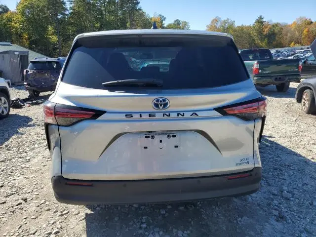 2021 TOYOTA SIENNA XLE  