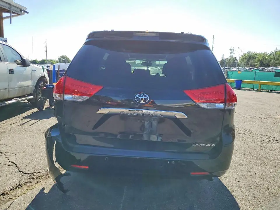 2013 TOYOTA SIENNA LIMITED 7-PASSENGER  