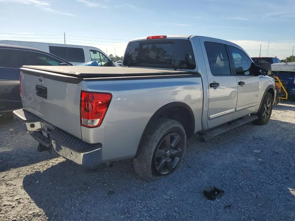 2015 NISSAN TITAN SV  