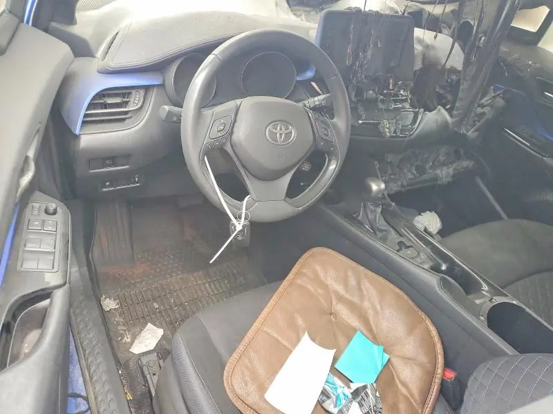 2020 TOYOTA C-HR XLE  