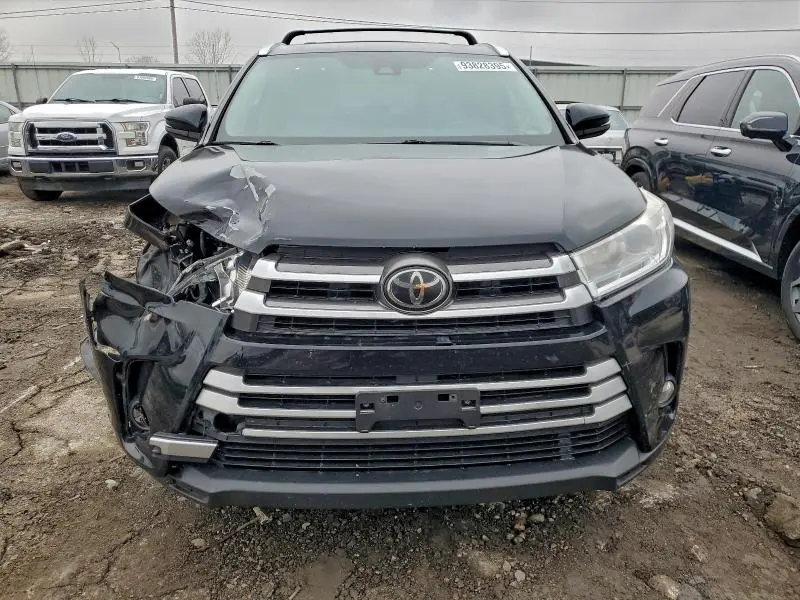 2017 TOYOTA HIGHLANDER SE  