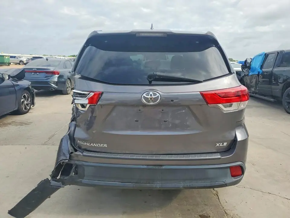 2017 TOYOTA HIGHLANDER XLE  