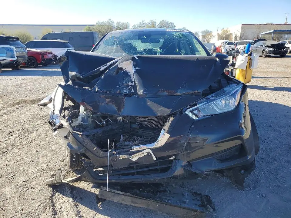 2021 NISSAN VERSA SV  