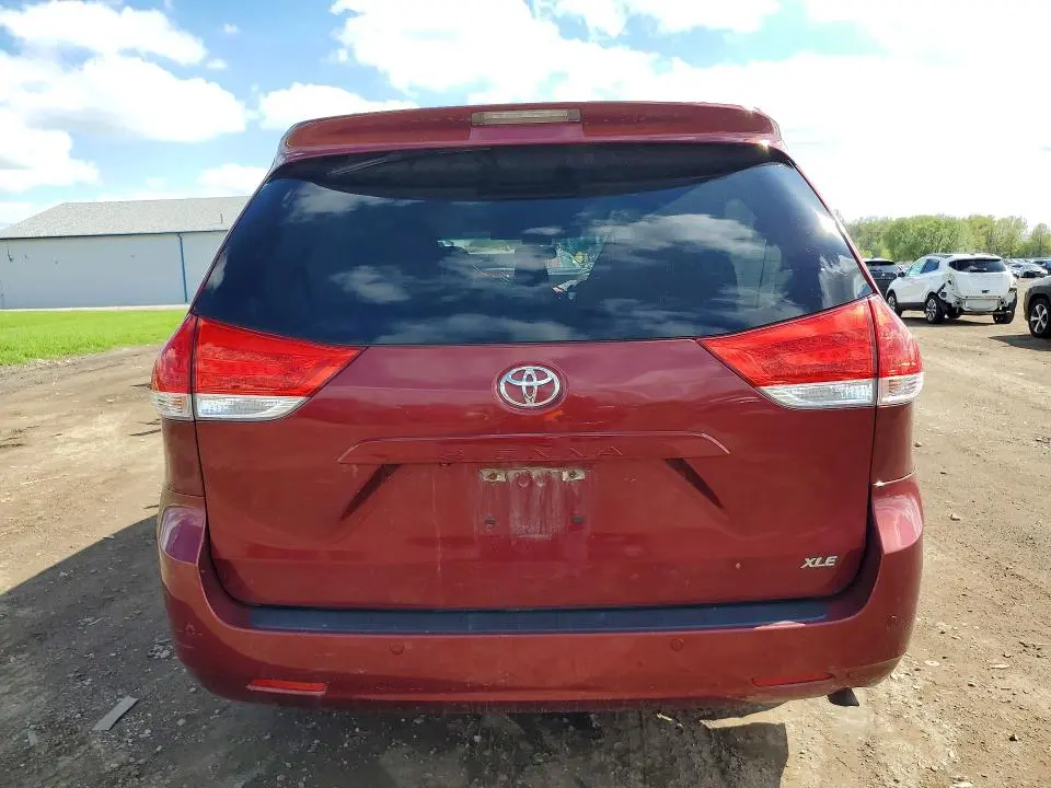 2012 TOYOTA SIENNA XLE 8-PASSENGER  