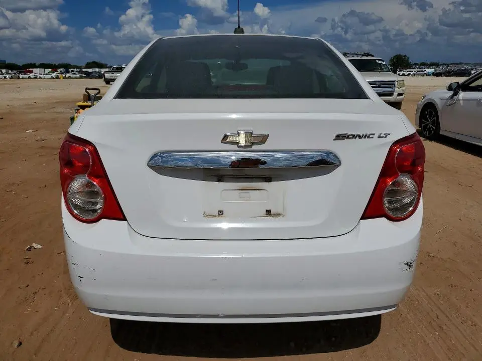 2016 CHEVROLET SONIC LT  