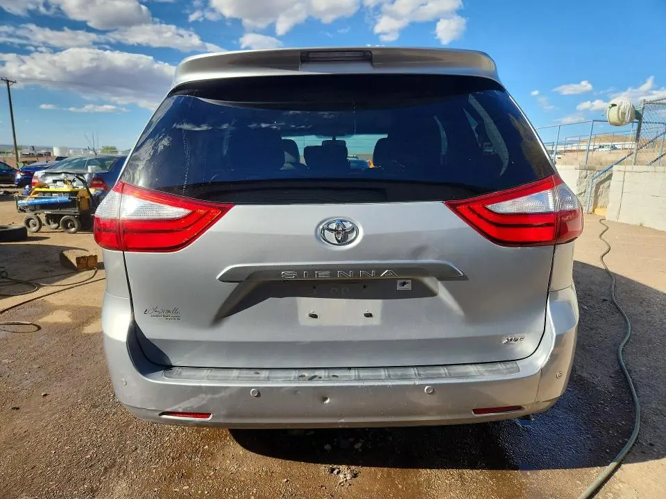 2015 TOYOTA SIENNA XLE 8-PASSENGER  