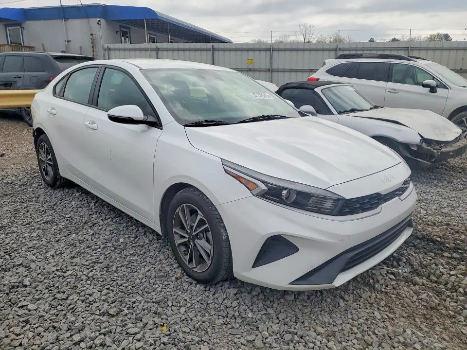 2023 KIA FORTE LXS  