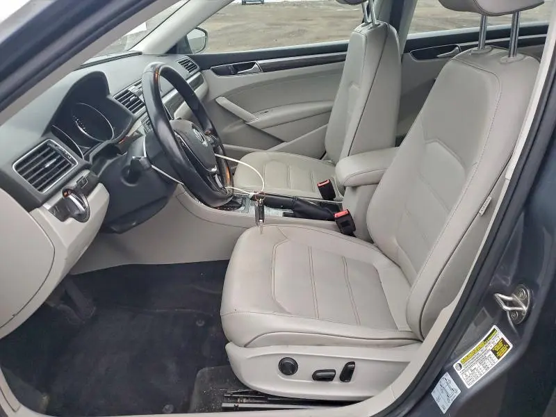 2018 VOLKSWAGEN PASSAT SE  