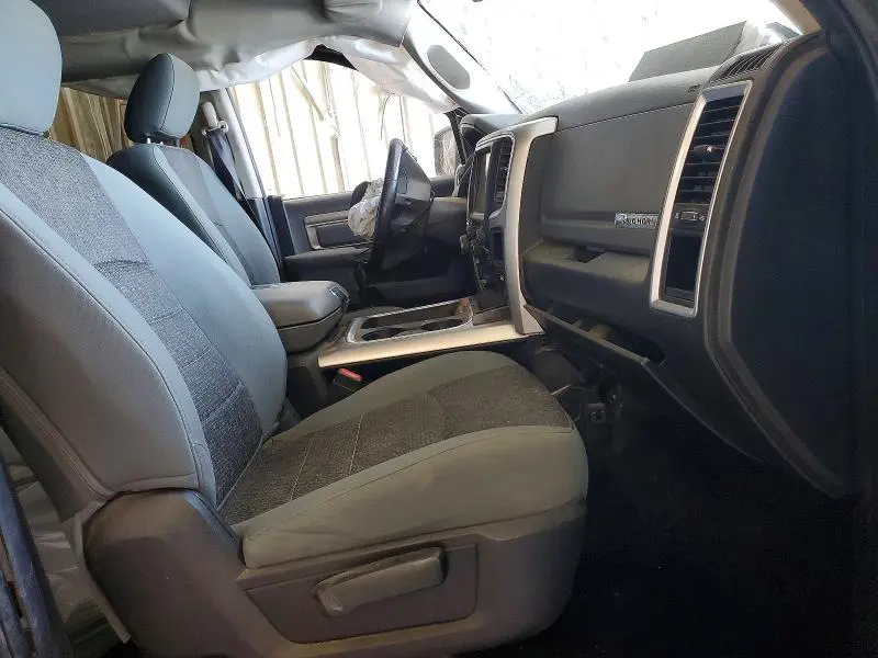 2017 RAM 1500 SLT  