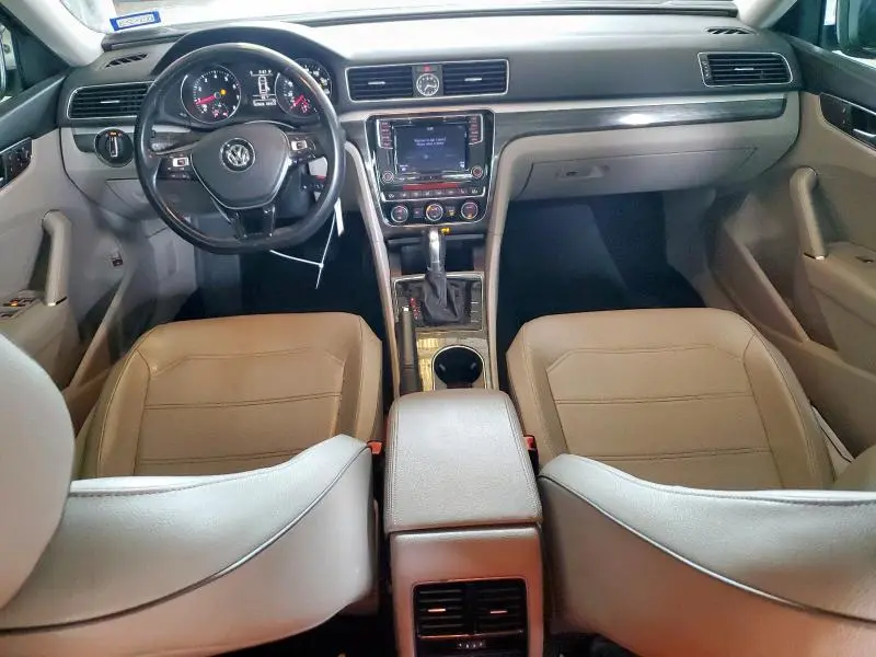2016 VOLKSWAGEN PASSAT SE  