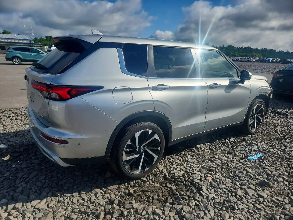 2024 MITSUBISHI OUTLANDER SE  