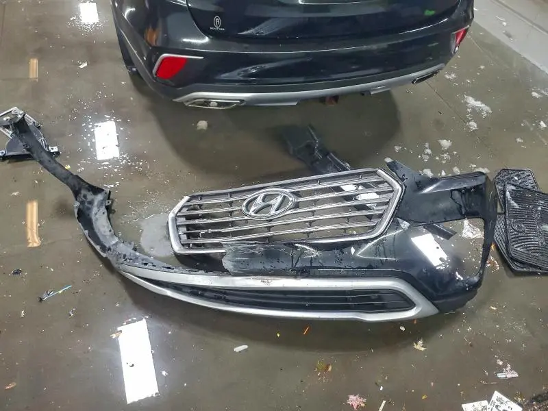 2018 HYUNDAI SANTA FE SE  