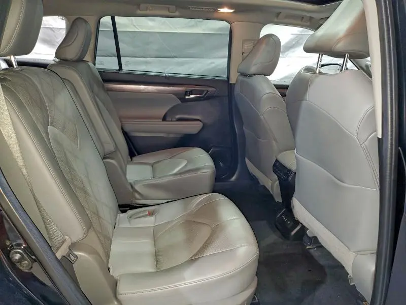 2022 TOYOTA HIGHLANDER PLATINUM  