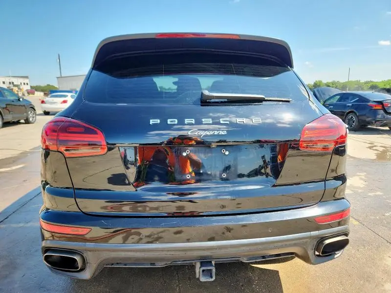 2016 PORSCHE CAYENNE   