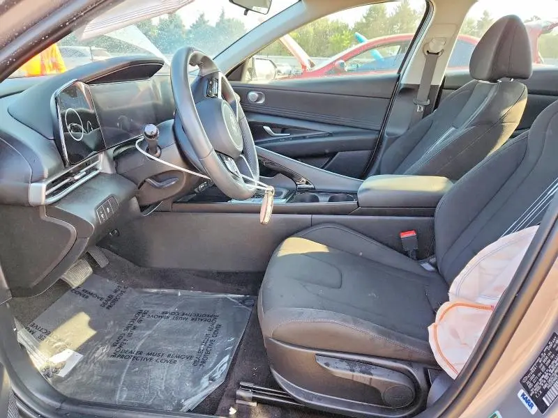 2025 HYUNDAI ELANTRA SEL  